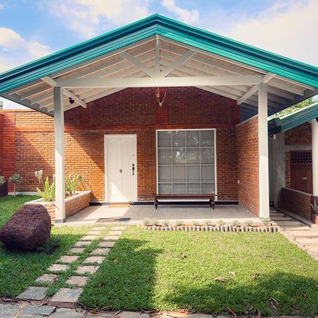 Airport Green Olive Villa Katunayaka Exterior photo