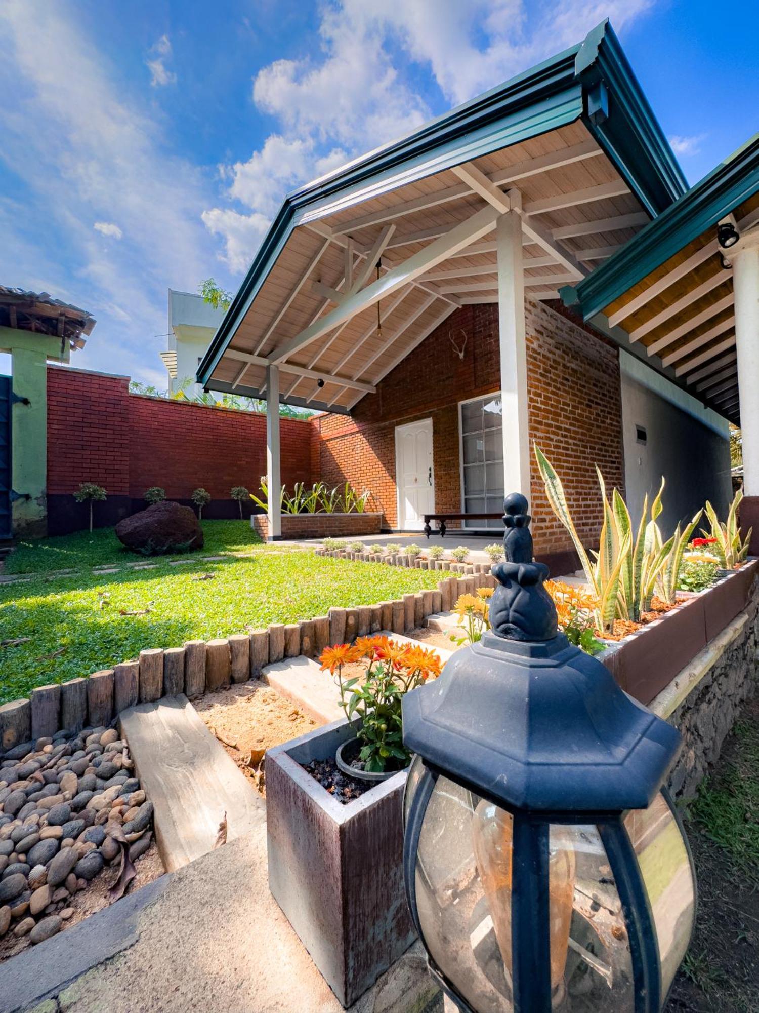Airport Green Olive Villa Katunayaka Exterior photo